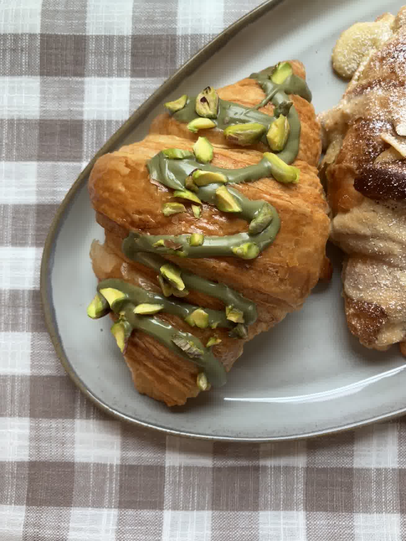 Pistachio Croissant